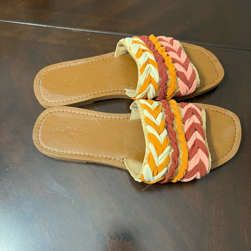 Universal Thread sandals - Picture 2 of 2
